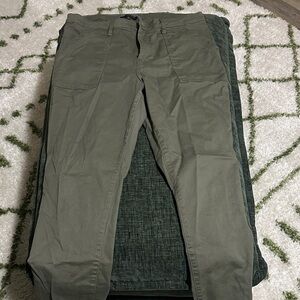 Banana Republic Women's Cropped Pants in Olive